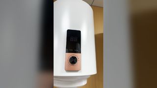 Acqua calda su richiesta: scaldabagno elettrico ad accumulo